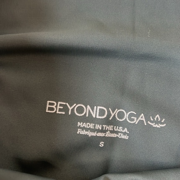 Beyond Yoga Green Silky Material High Waisted Performance Leggings - Picture 4 of 8